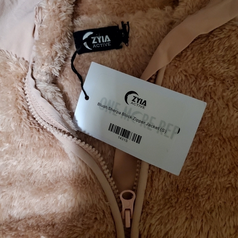 ZYIA Active Blush Sherpa Furry Hoodie Jacket Size Small NWT - Picture 5 of 8